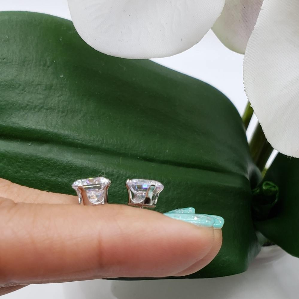 ✅💯 GENUINE STERLING SILVER *925* 4CT CZ STUDS - Picture 4 of 7